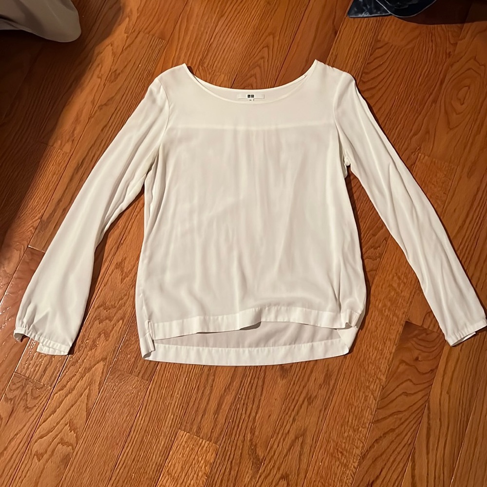 Size XS white blouse uniqlo